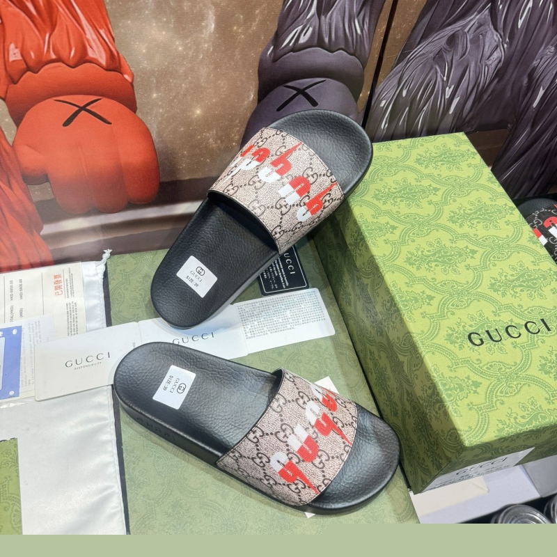 G*u*i slippers